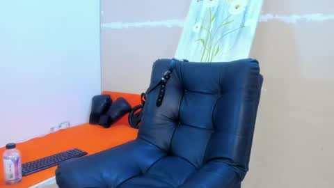 noah_sins_ online show from May 13, 5:39 am