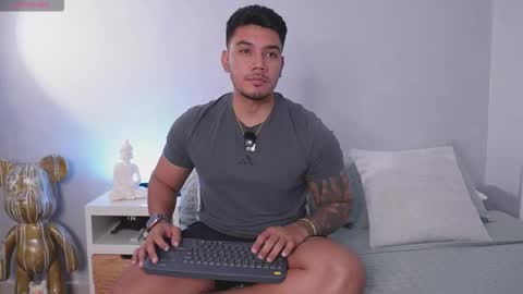 Noah Avery online show from January 15, 9:45 pm