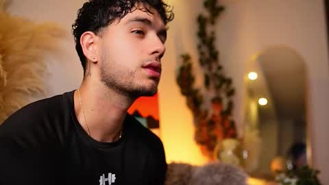 kevin online show from March 28, 12:01 am