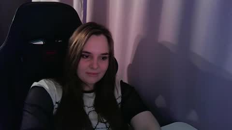 noir_ember_ online show from September 19, 11:47 am