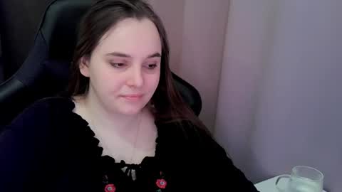 noir_ember_ online show from March 4, 4:26 pm