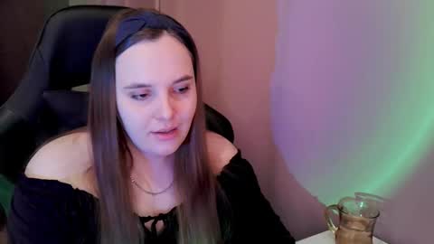 noir_ember_ online show from February 25, 3:48 pm