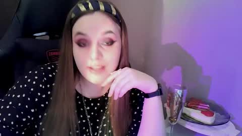 noir_ember_ online show from February 27, 4:32 pm