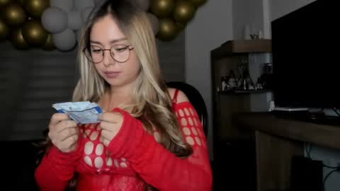 Ara online show from November 7, 11:29 pm