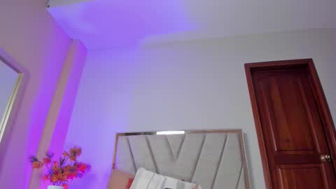 Nora Da Silva online show from October 23, 1:18 am