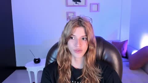 Snapshot of nora_vennucci chatting on February 11, 9:14 pm Nora online show from February 11, 9:14 pm