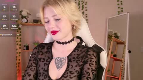 Chloe  dont forget to thumbs up me  online show from May 31, 3:27 am