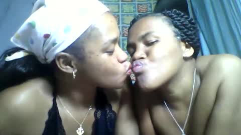 nosminah01 online show from September 9, 7:03 pm