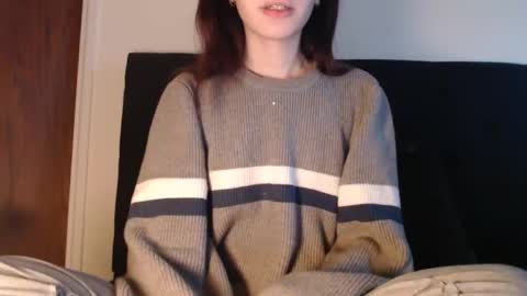 Snapshot of novafrey chatting on December 6, 9:51 pm Olivia online show from December 6, 9:51 pm
