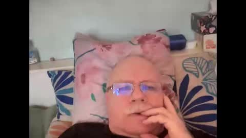 nukiss online show from March 9, 1:04 pm