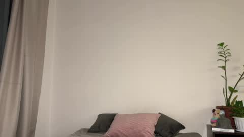 nura_foxx online show from April 3, 1:56 am