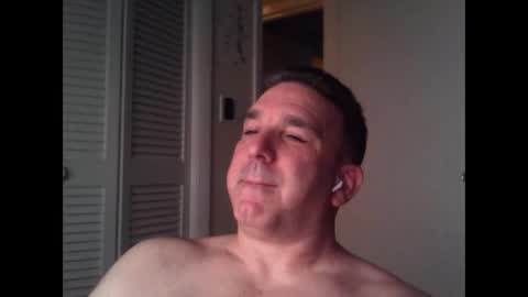 Snapshot of oceanmanx chatting on October 17, 4:05 am Ocean online show from October 17, 4:05 am