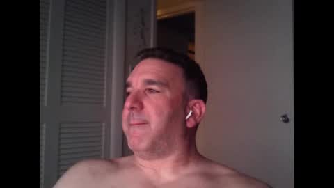 Snapshot of oceanmanx chatting on October 19, 5:23 am Ocean online show from October 19, 5:23 am