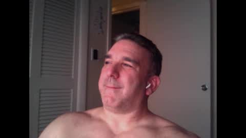 Snapshot of oceanmanx chatting on October 1, 12:43 am Ocean online show from October 1, 12:43 am