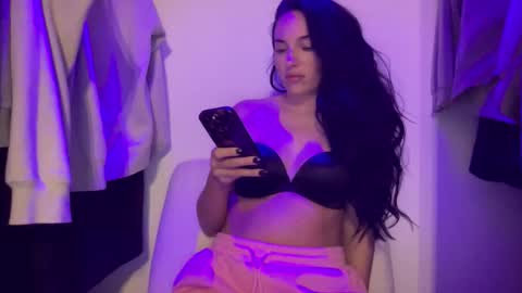 A L A R A  online show from November 13, 3:42 am