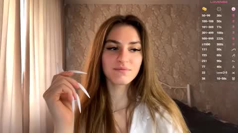 Mia online show from October 2, 8:13 am