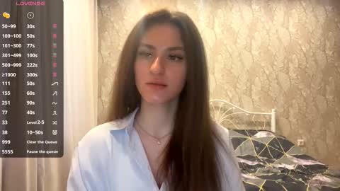 Mia online show from November 28, 10:22 am