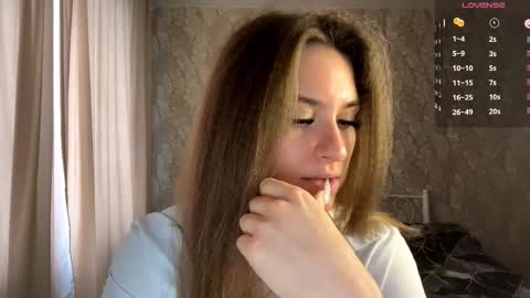 Mia online show from January 9, 9:04 am