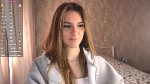 Mia online show from September 18, 9:35 am