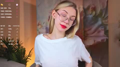 Lynna online show from February 6, 11:13 am