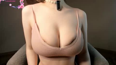 Lynna online show from March 28, 3:30 am