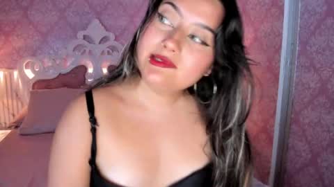 Mia online show from May 29, 7:01 pm