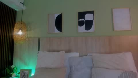 Holly online show from March 21, 11:15 am