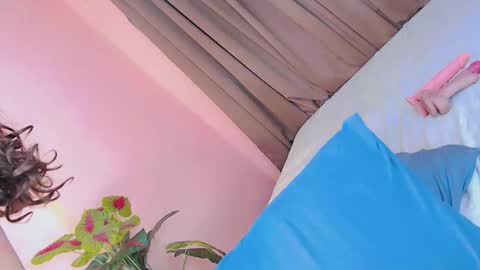 Flora  online show from October 11, 11:30 pm