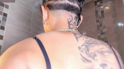 ohyesly_ online show from March 29, 8:05 am