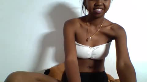 oinicka8 online show from March 21, 4:33 pm