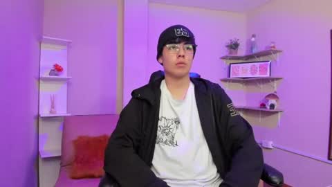 oliver_06 online show from August 6, 3:59 am
