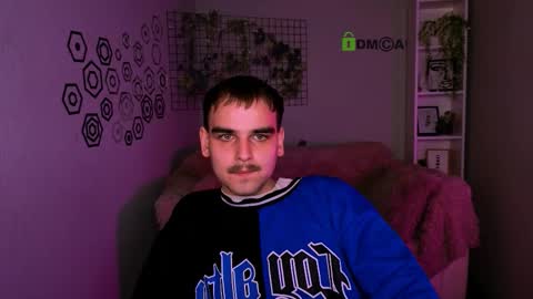 oliver hill  online show from November 18, 8:45 pm