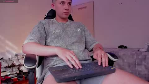 oliveeer online show from April 18, 9:26 pm