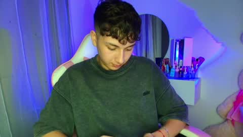 oliveeer online show from May 27, 1:57 am