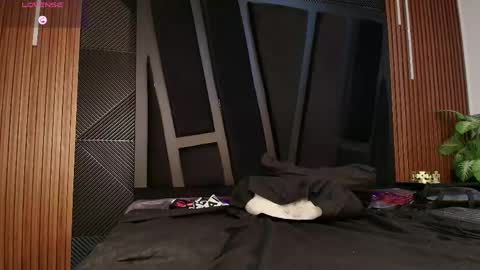 OLIVER LAURENT online show from April 21, 1:42 am