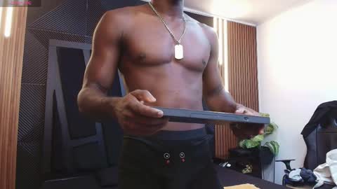 OLIVER LAURENT online show from April 12, 1:15 pm