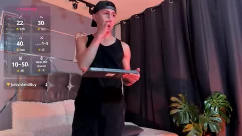 oliver mr  online show from December 3, 2:23 am