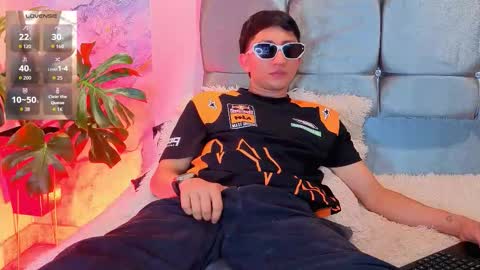 oliver mr  online show from March 24, 10:05 pm