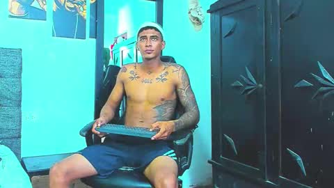 oliver_smith_2 online show from November 12, 4:42 pm