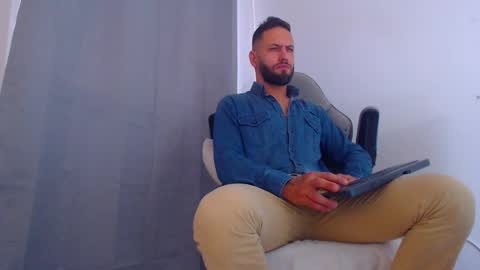 Snapshot of oliverdrew1 chatting on December 16, 5:33 pm oliver online show from December 16, 5:33 pm