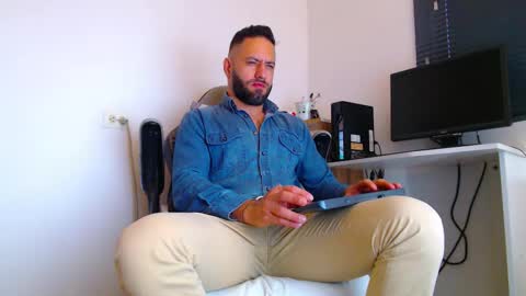 oliver online show from February 9, 3:48 pm