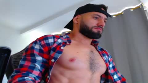 Snapshot of oliverdrew1 chatting on October 12, 5:48 pm oliver online show from October 12, 5:48 pm