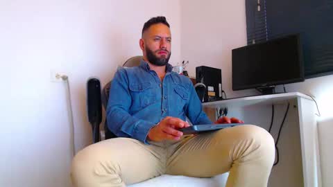 oliver online show from February 11, 4:44 pm