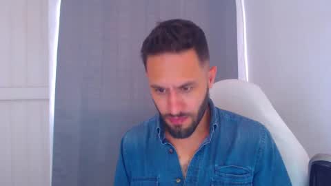 Snapshot of oliverdrew1 chatting on January 14, 7:21 pm oliver online show from January 14, 7:21 pm