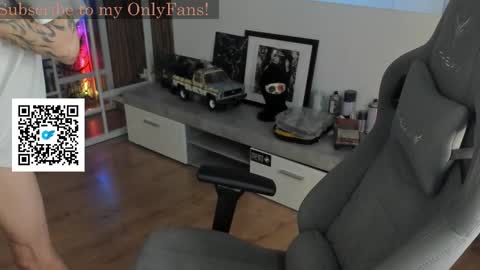 oliverrgroove online show from September 19, 2:21 pm