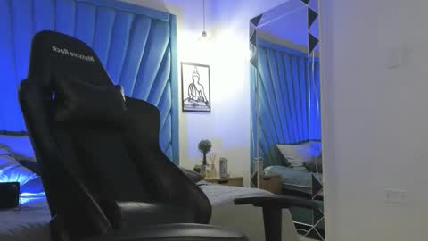 oliverthompson_01 online show from September 22, 4:05 am