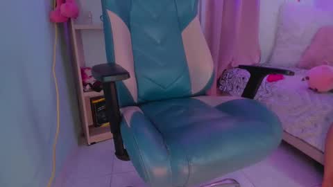 olivia_pretty_ online show from February 13, 6:15 pm