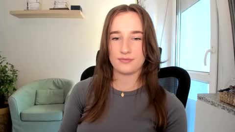 Oliwiaa2004 online show from September 9, 12:49 pm