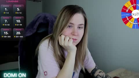Snapshot of oliviamunk chatting on February 19, 5:05 am . online show from February 19, 5:05 am