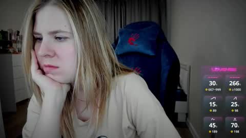 Snapshot of oliviamunk chatting on September 25, 7:37 am . online show from September 25, 7:37 am